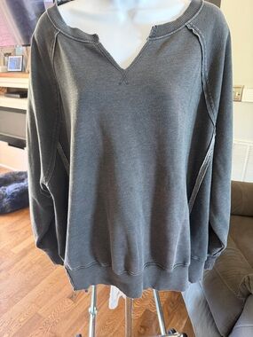 American Eagle Outfitters Women's V-Neck Pullover Sweater in Charcoal Gray